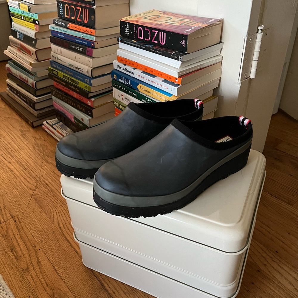 Hunter play clogs speckled sole